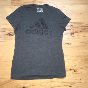 Super cute casual adidas tshirt!!